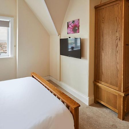 Host & Stay - The Garret Suite Whitby Eksteriør billede